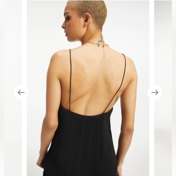 Good American ALWAYS FITS PLISSÉ SLIP DRESS - Picture 4 of 8